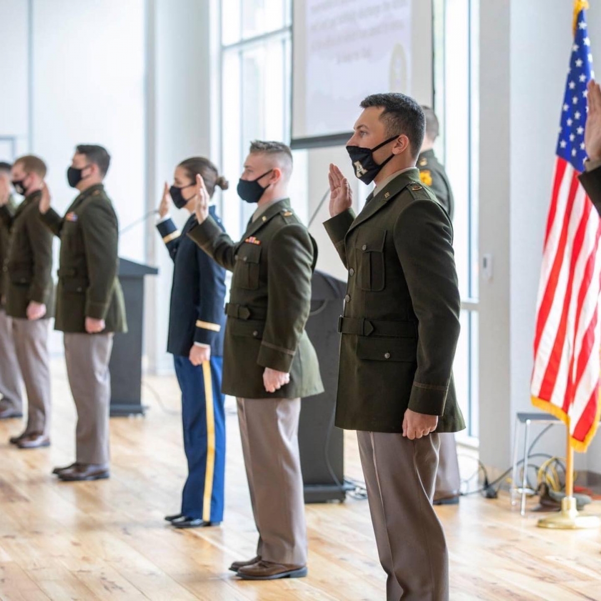 taking-the-oath-to-serve-and-lead-military-science-and-leadership-rotc